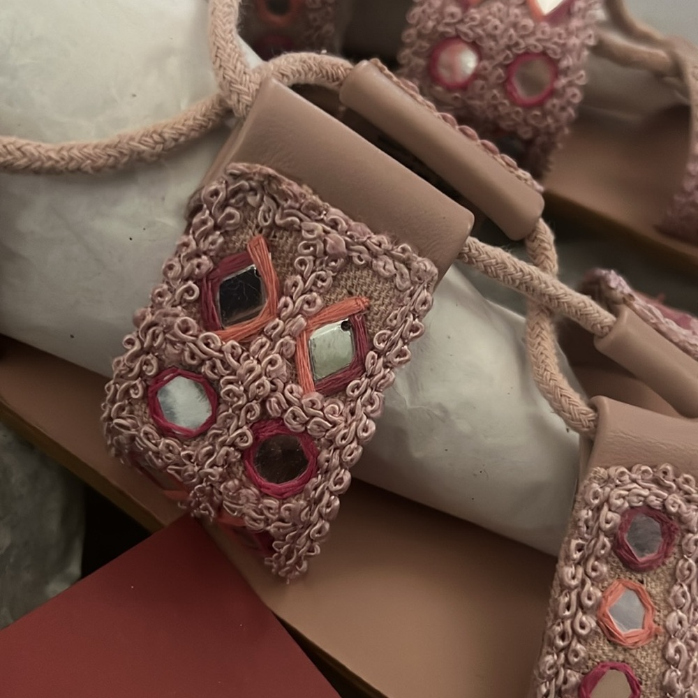 🛑 1 hour sale. Free People, Leather Sandals, Mantra Mirror - final reduction 💎 - Picture 7 of 9